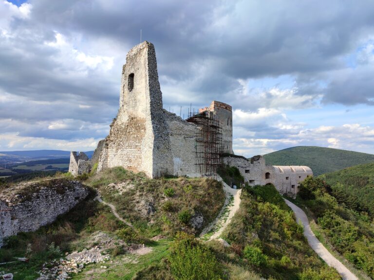 Rodinný výlet za poznaním: Navštívte tieto prekrásne slovenské hrady