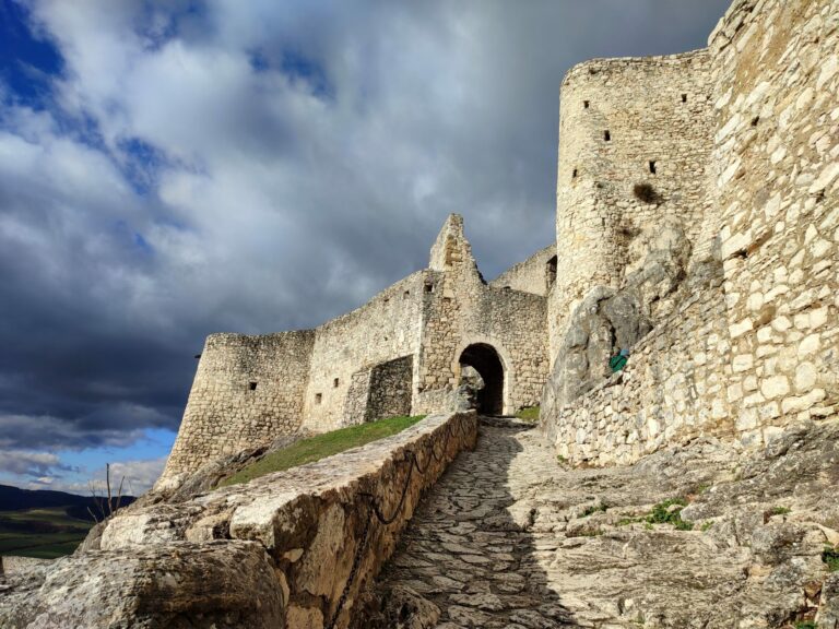 Najkrajšie hrady na východnom Slovensku