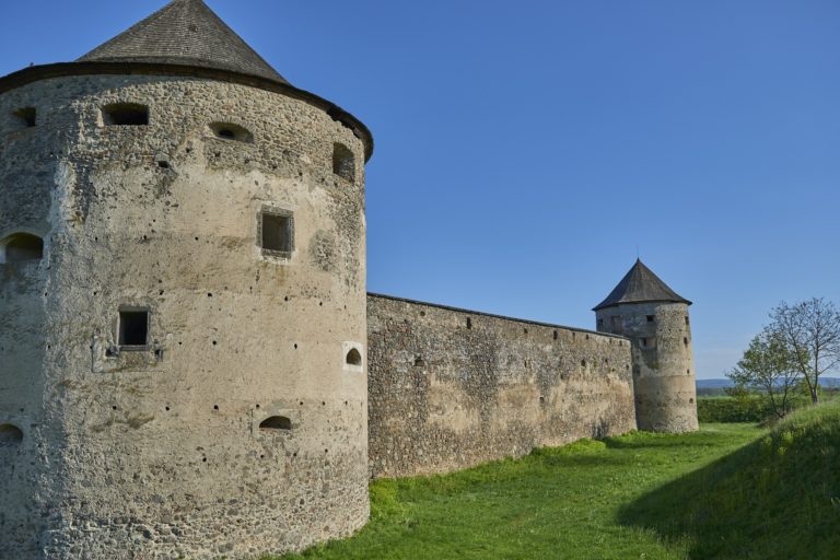 Pevnosť Bzovík