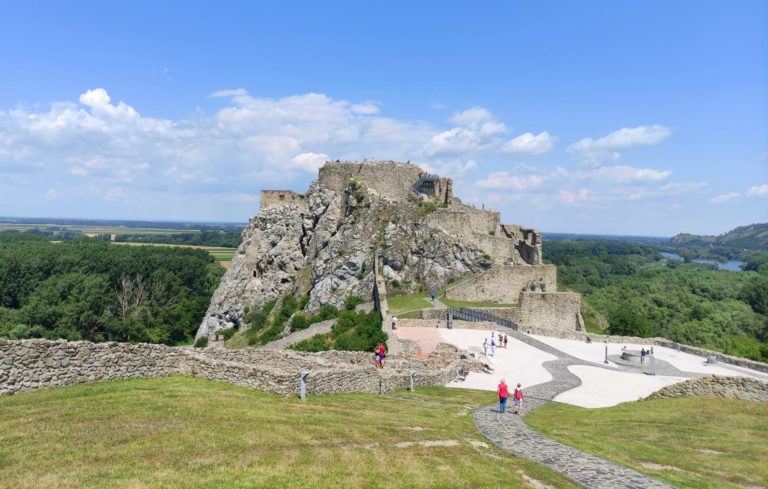 Cesta hrdinov SNP -najdlhšia a najnáročnejšia turistická trasa na Slovensku