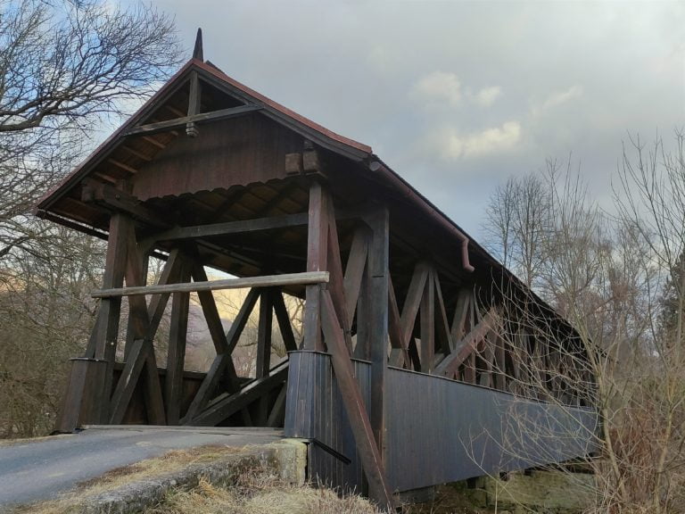 Drevený krytý most