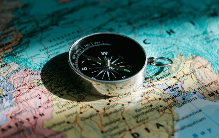 Kompas a buzola, viete na čo slúžia a aký je medzi nimi rozdiel?
