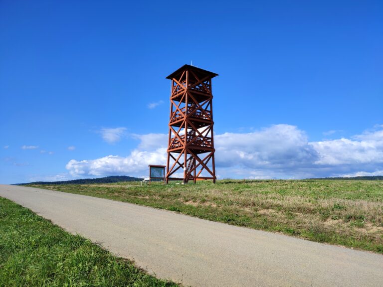 Vyhliadková veža nad obcou Údol